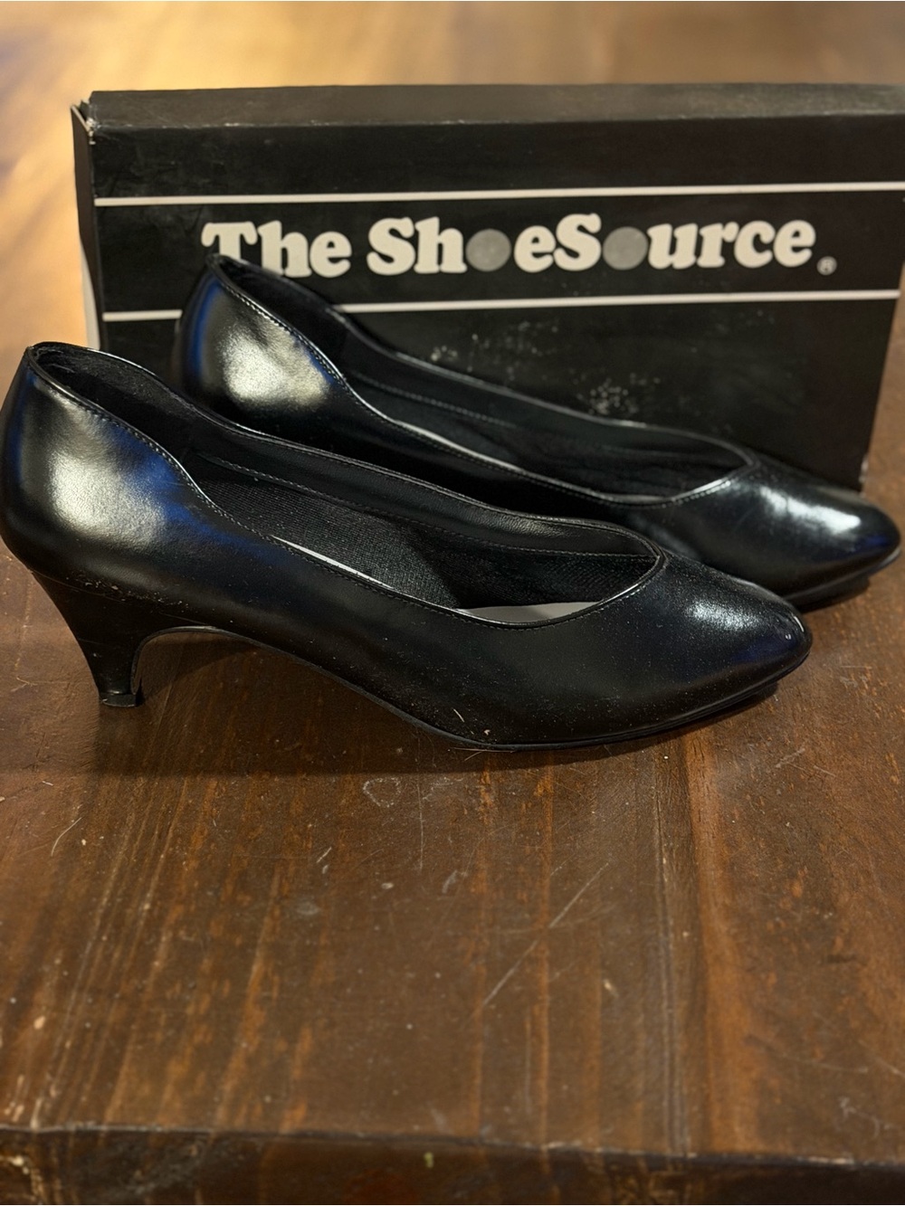 Payless The ShoeSource HighLights Black Leather Mid Heel Pumps - 10 Wide